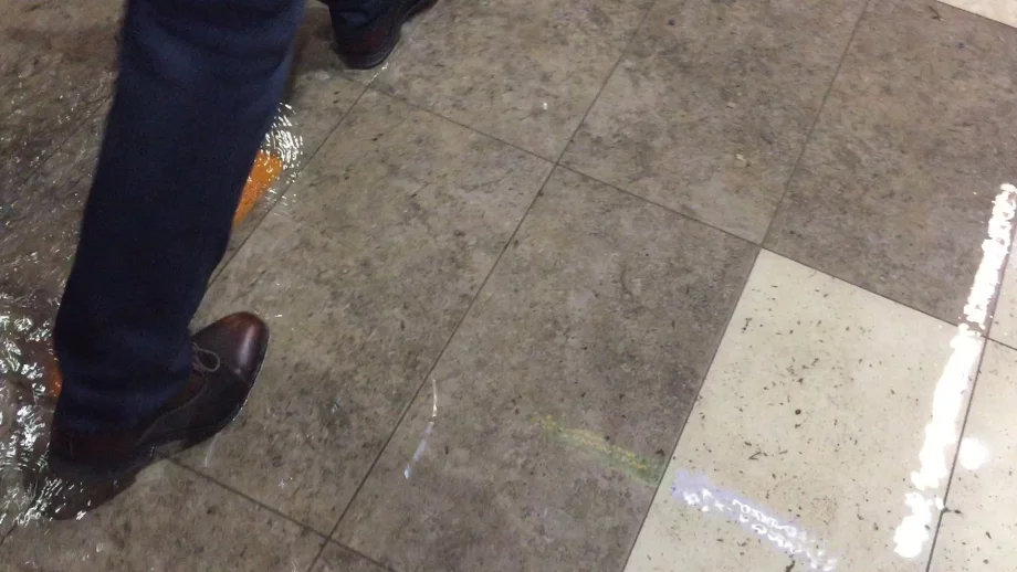 При наводнение: Не пийте вода от чешмата и не влизайте в подлези