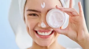 Имате мазна кожа? Правете това през лятото