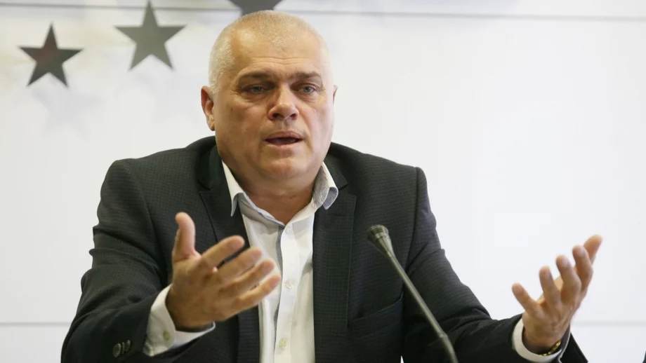 Радев: Ние си подадохме оставките, какво ще стане - решава капитанът