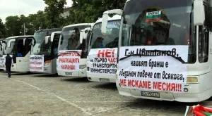 Автобусните превозвачи тръгнаха на протест срещу тол системата
