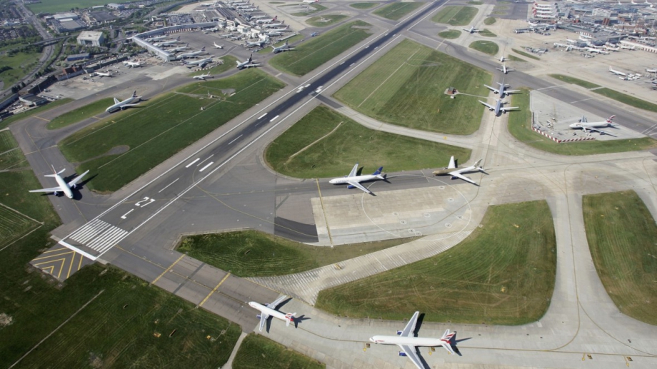 Най голямото летище във Великобритания Хийтроу призова британските власти да