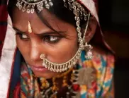 Арестуваха над 1800 мъже в Индия за бракове с непълнолетни момичета