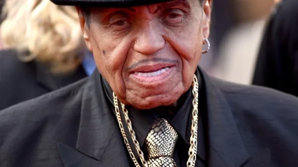 Почина бащата на Майкъл Джексън