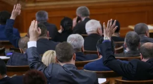 Добавката към пенсиите стана 120 лева, но само за 3 месеца