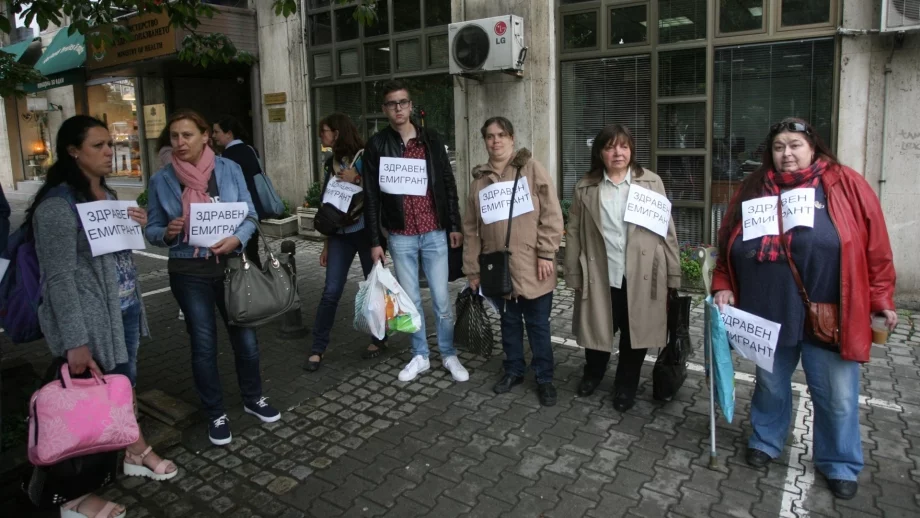 Пациенти, нуждаещи се от белодробна трансплантация, протестираха пред МЗ