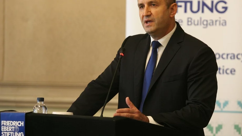 Радев: Всички действия на управляващите са с една цел - да не загубят властта