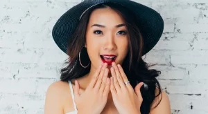 Шокиращо! Жени свалят грима си (видео)