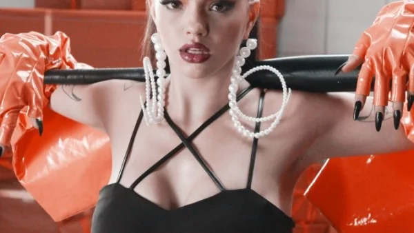 DARA: Една жена трябва да е малко лудичка