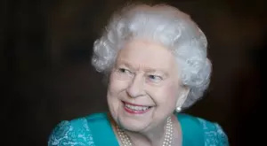 Любимите брошки на Елизабет II  (СНИМКИ)