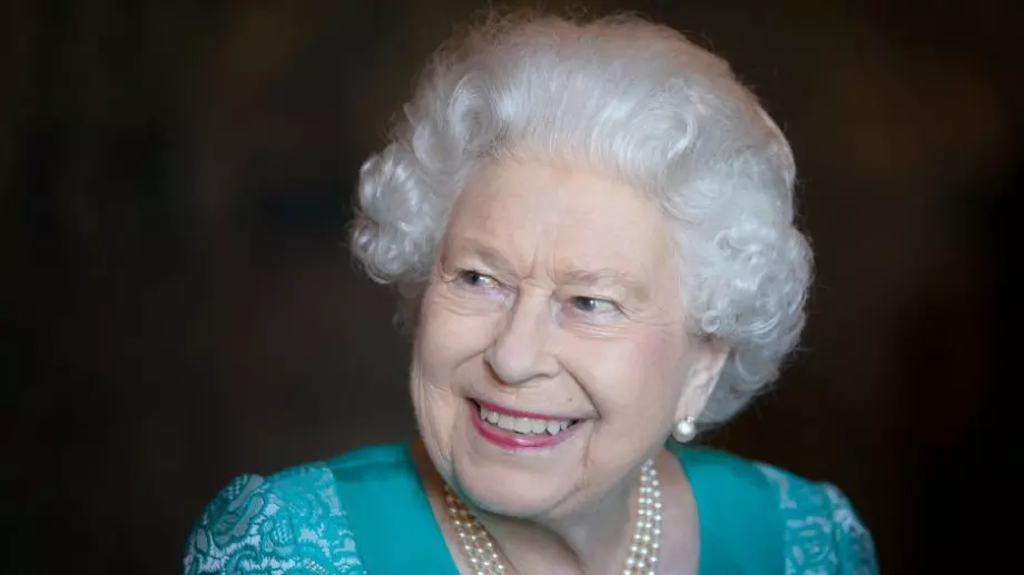 Любимите брошки на Елизабет II  (СНИМКИ)