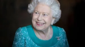 8 доста странни навика на кралица Елизабет II 