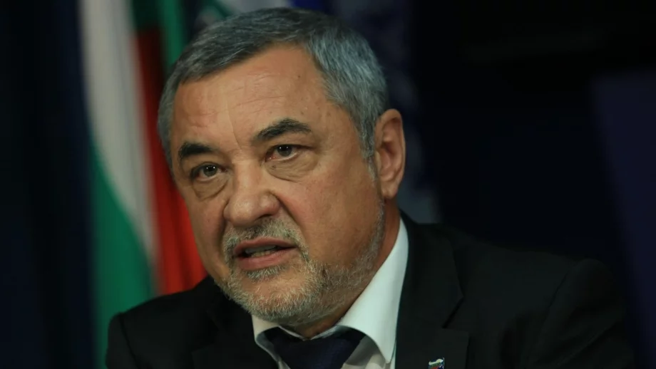 Откраднаха виното и телта за лозе на Валери Симеонов