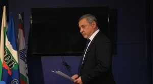 Хиляди излизат на протест с искане за оставката на Валери Симеонов