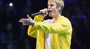 Джъстин Бийбър се сгоди (снимки)