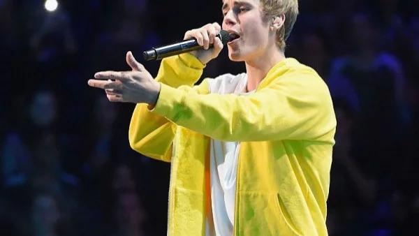 Джъстин Бийбър се сгоди (снимки)