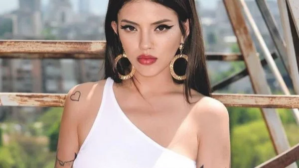 Вижте DARA без грим и по бански (снимки)