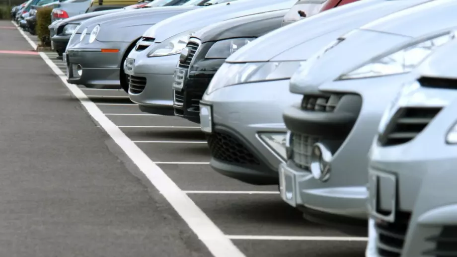 Държавата готви нови правила за паркинги и гаражи