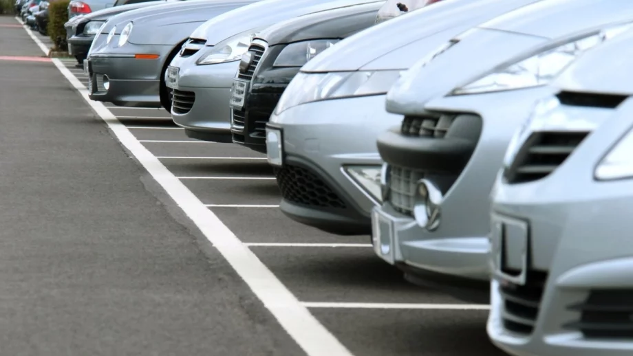 Намаляват продажбите на нови коли у нас в началото на годината