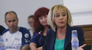 Експерт от КТ "Подкрепа": Манолова се държи популистки, иска да е Батмана на републиката