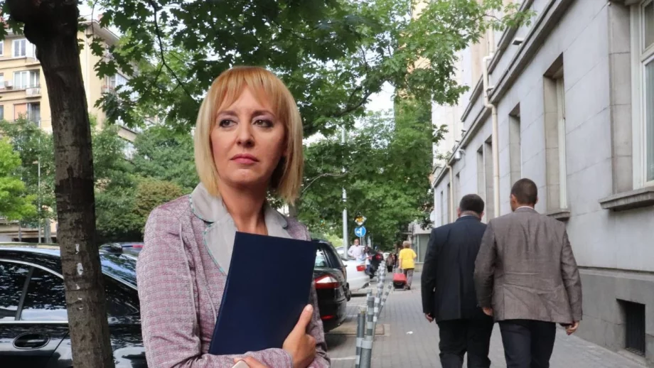Манолова с остри критики към идеята за задължителна здравна застраховка