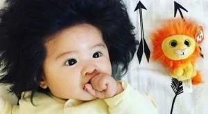 6-месечно бебе изумява с гъстата си коса (снимки)