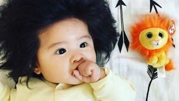 6-месечно бебе изумява с гъстата си коса (снимки)