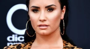 Деми Ловато е в болница заради свръхдоза хероин