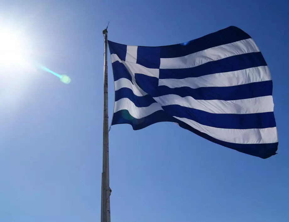 Антиваксъри „арестуваха“ директор на училище в Гърция заради Covid мерките