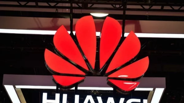 Китай почна да задържа канадци след ареста на финансовия директор на Huawei