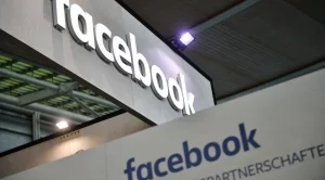 Великобритания глоби Facebook с половин милион паунда