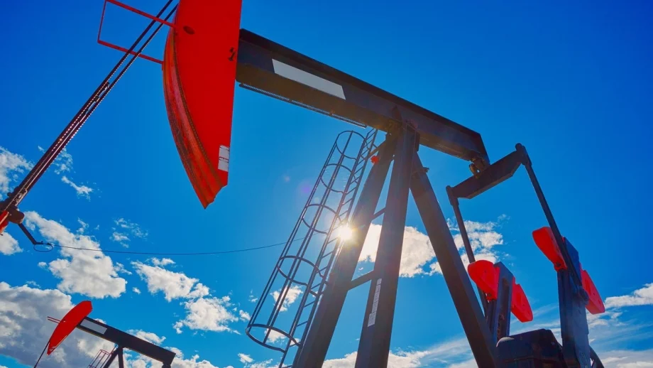 Цената на петрола се вдигна заради ограниченията в доставките