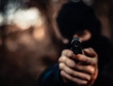 Дете поело куршумите срещу майка си и спасило живота й при стрелбата в Ориндж