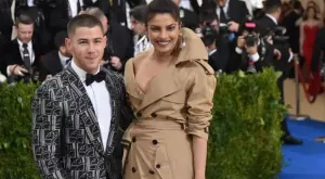 5 звездни двойки, които са се запознали онлайн