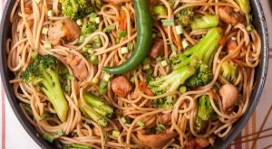 Спагети с пилешко и броколи