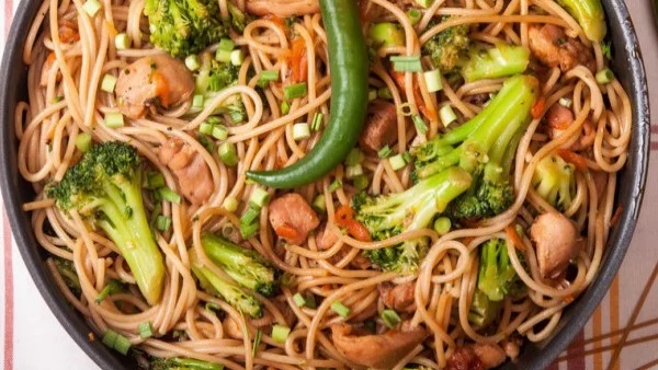 Спагети с пилешко и броколи