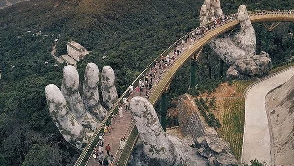 Златният мост - новото бижу на Виетнам (СНИМКИ, ВИДЕО)