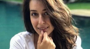 Дъщерята на Гала сподели горещи снимки от морето