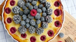 Пай с горски плодове и нектарини