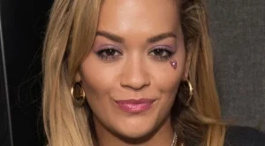 Рита Ора поздрави българските си фенове (видео)