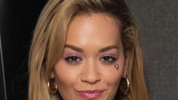 Рита Ора поздрави българските си фенове (видео)