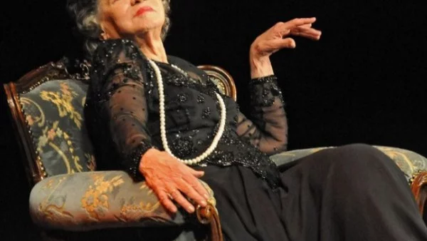 Стоянка Мутафова чества 70 години на сцената със спектакъл-юбилей 