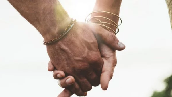 Жена, която влиза под кожата ти и излиза от там, когато си поиска