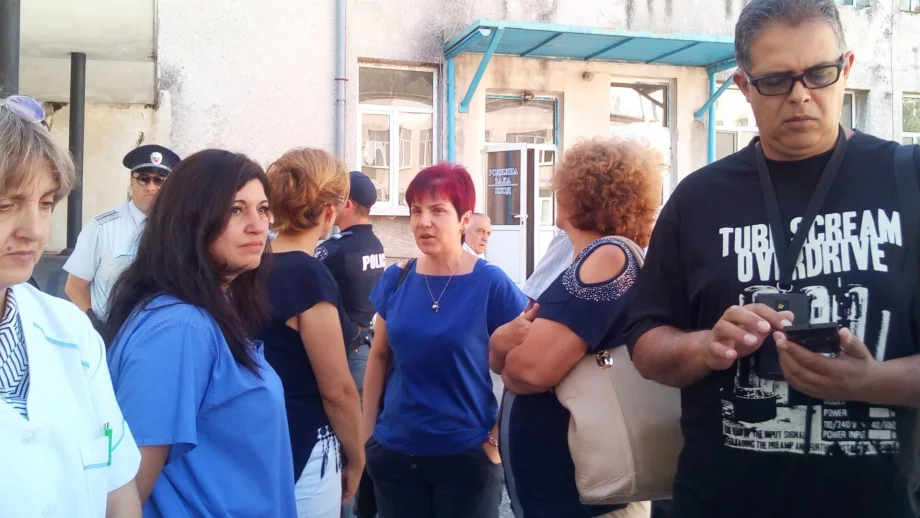 В Карлово протестираха срещу закриването на АГ отделението