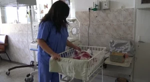 Акушерките в България са два пъти по-малко от необходимото