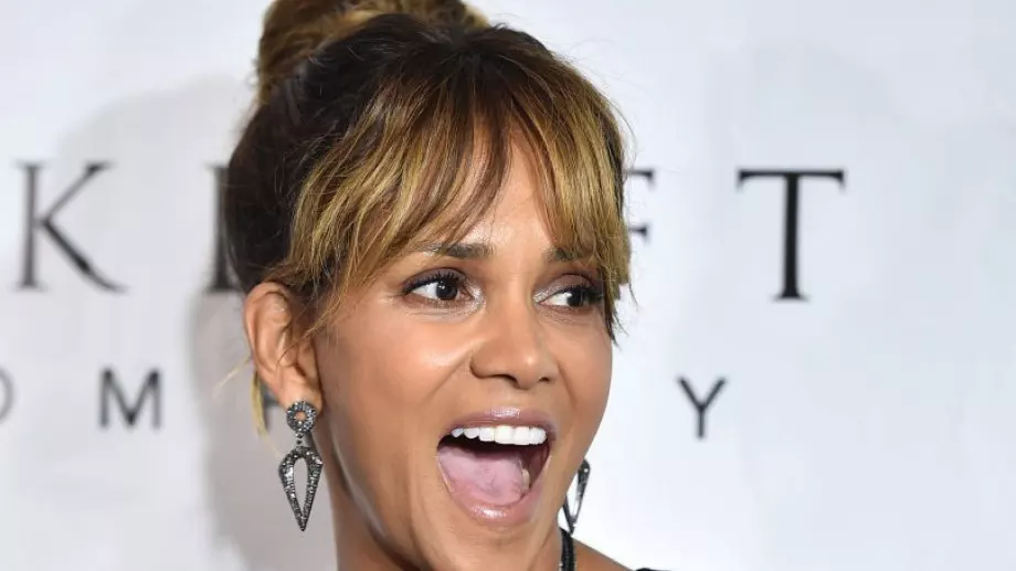 Холи Бери показа новата си любов (СНИМКИ)