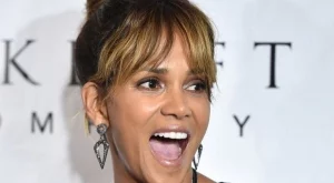 Холи Бери стана на 52 и изглежда изумително. Ето тайната й (снимки)