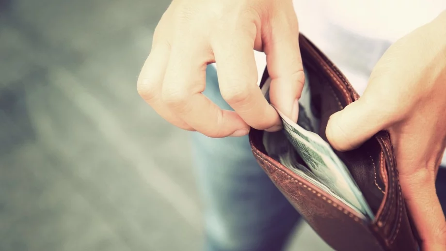 Хората са склонни да харчат повече, стандартът им се вдига