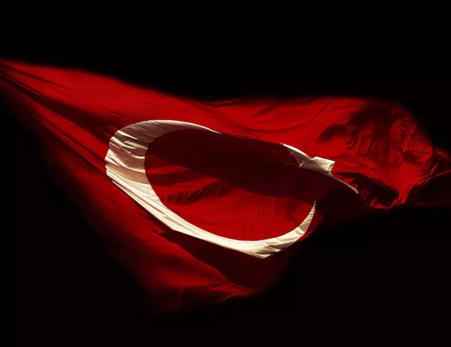 Турция създаде и изпробва бомба "убиец на бункери" (ВИДЕО) 