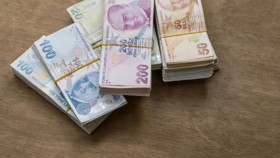 Сривът на лирата сви българския износ за Турция 