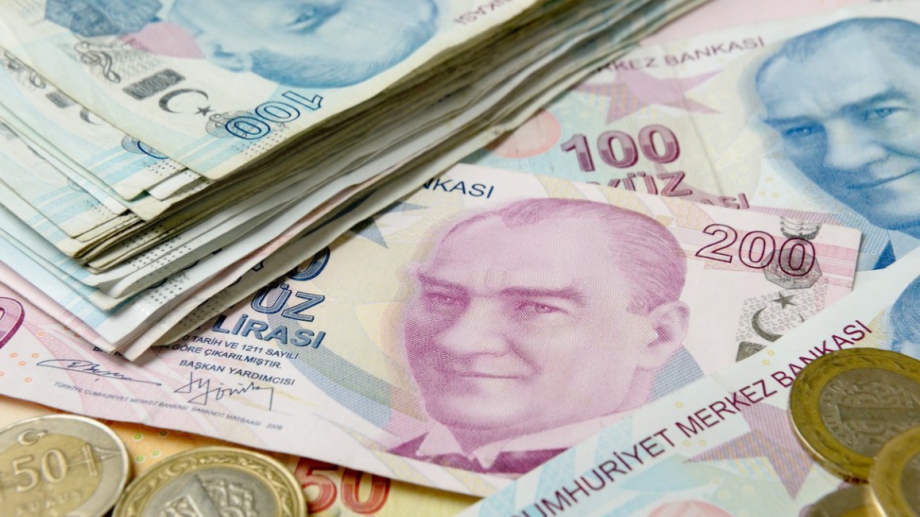 Турската лира преживя нов рекорден срив след като падна до